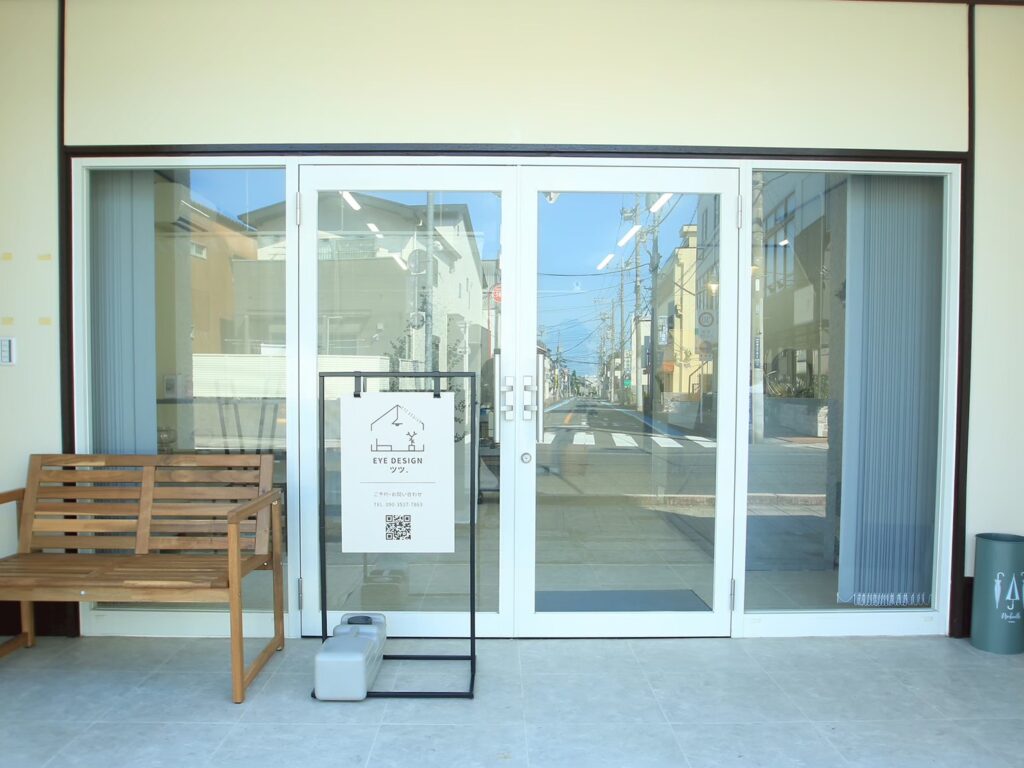 鴻巣のまつ毛・眉毛サロン ツツ.の明るく開放的な店舗外観