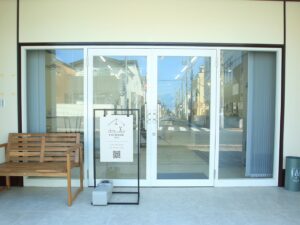 鴻巣駅東口から徒歩圏内にあるアイデザイン ツツ.の店舗外観