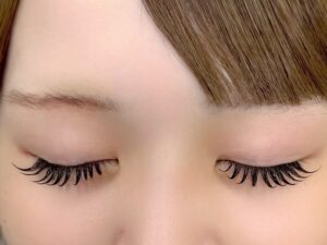 濃さと長さのバランスを整えた鴻巣のマツエクデザイン