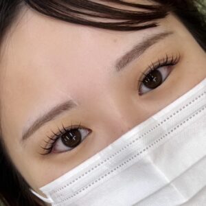 鴻巣でマツエクを予約する方に参考になる自然な長さのデザイン