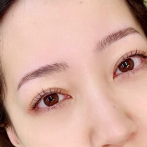 鴻巣でマツエク予約時の参考になる目の形になじませたデザイン